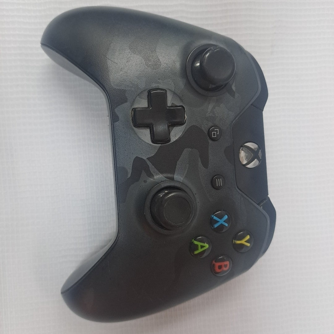 CONSOLA DE VIDEOJUEGO MICROSOFT XBOX ONE 1 TB (SEMINUEVO)