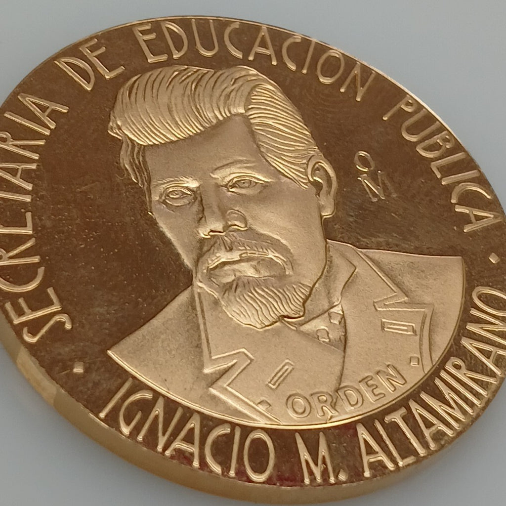 K1 42,00 GRMS - DTO. 0,00 GRMS - 21 K - AVALÚO 76734,00 * IDENTIFICACIÓN MEDALLA CONMEMORATIVA * MATERIALES ORO * ES (SEMINUEVO)