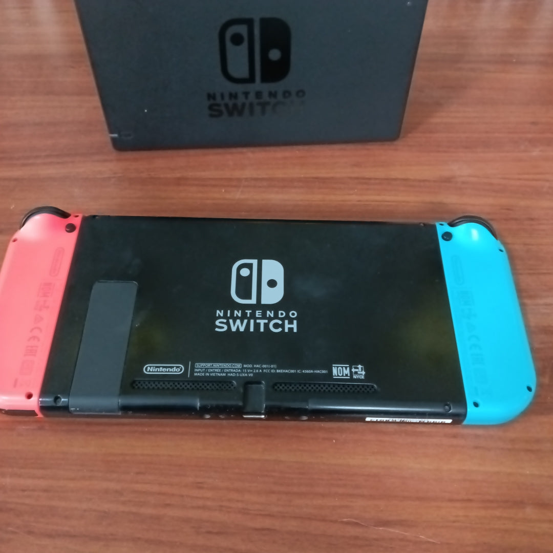 CONSOLA DE VIDEOJUEGO NINTENDO SWITCH 1.1 32 GB (SEMINUEVO)