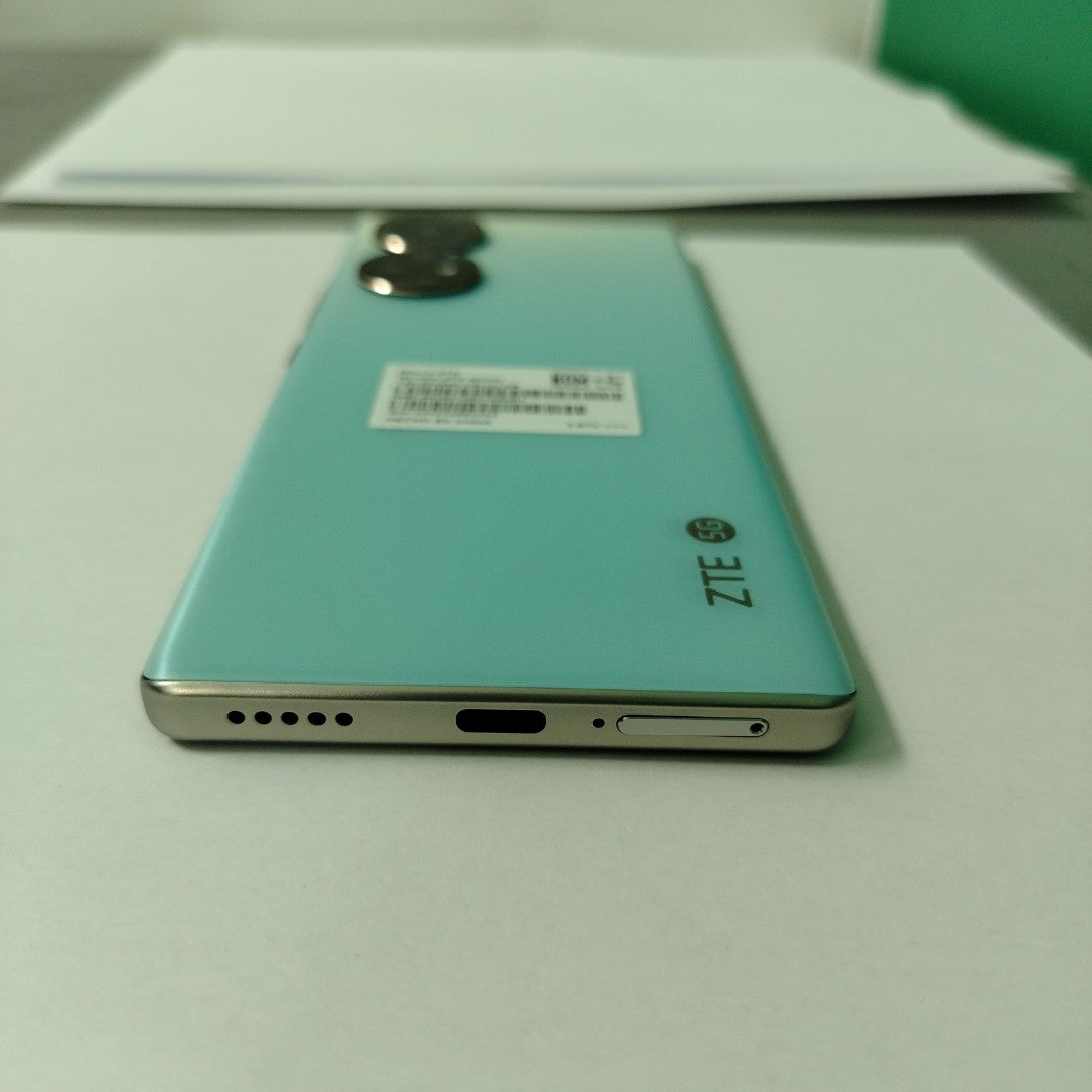 CELULAR ZTE AXON 50 5G 9050N 256 GB 6 GB RAM (SEMINUEVO)