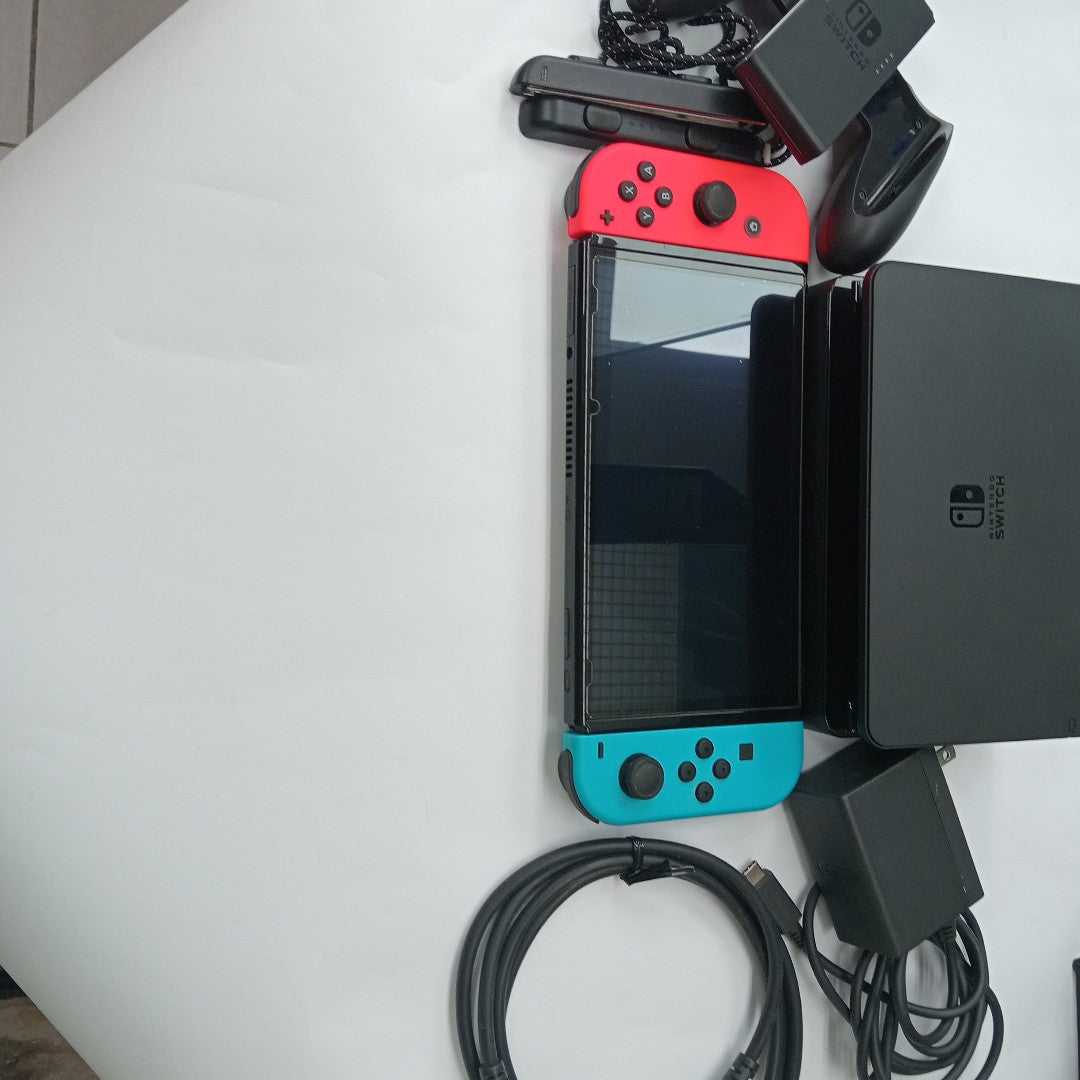 CONSOLA DE VIDEOJUEGO NINTENDO SWITCH 32 GB (SEMINUEVO)