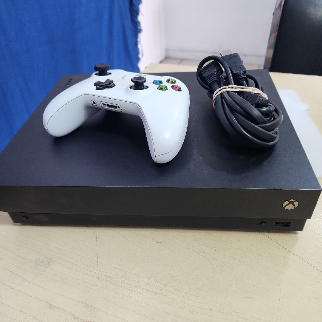 CONSOLA DE VIDEOJUEGO MICROSOFT XBOX ONE X 1 TB (SEMINUEVO)