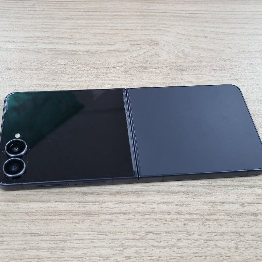 CELULAR SAMSUNG GALAXY Z FLIP 7 SM-F766B (2025) 512 GB 12 GB RAM (SEMINUEVO)