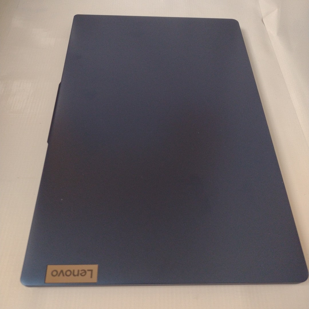 LAPTOP LENOVO IDEAPAD SLIM 3 15IAN8 (2024) 256 GB SSD 8 GB RAM (SEMINUEVO)