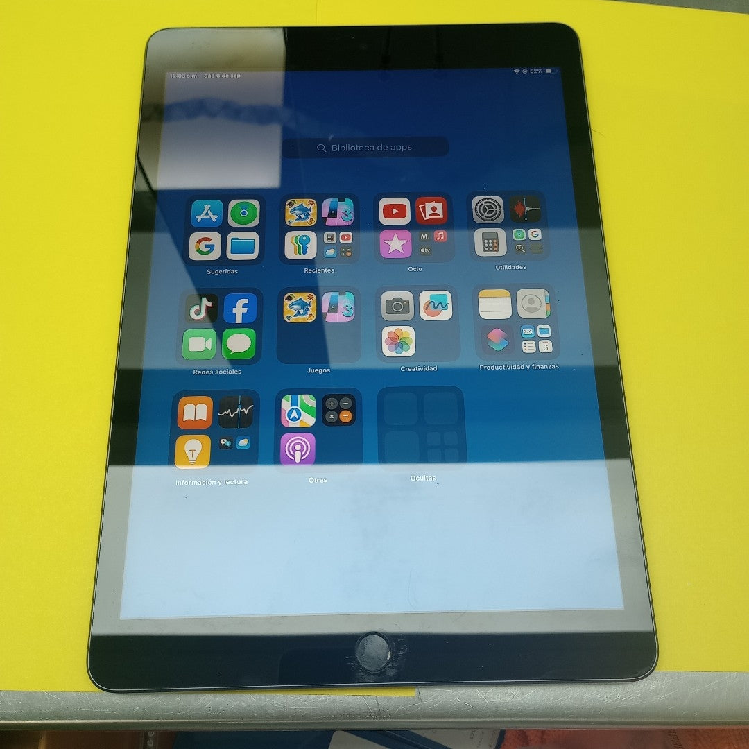 TABLETA APPLE IPAD 9 A2602 64 GB 3 GB RAM (SEMINUEVO)