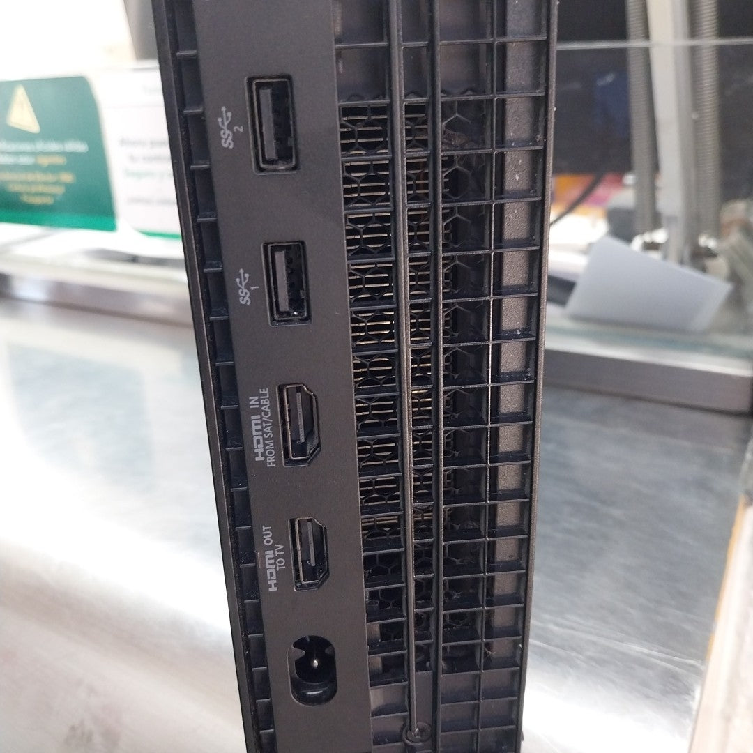 CONSOLA DE VIDEOJUEGO MICROSOFT XBOX ONE X 1 TB (SEMINUEVO)