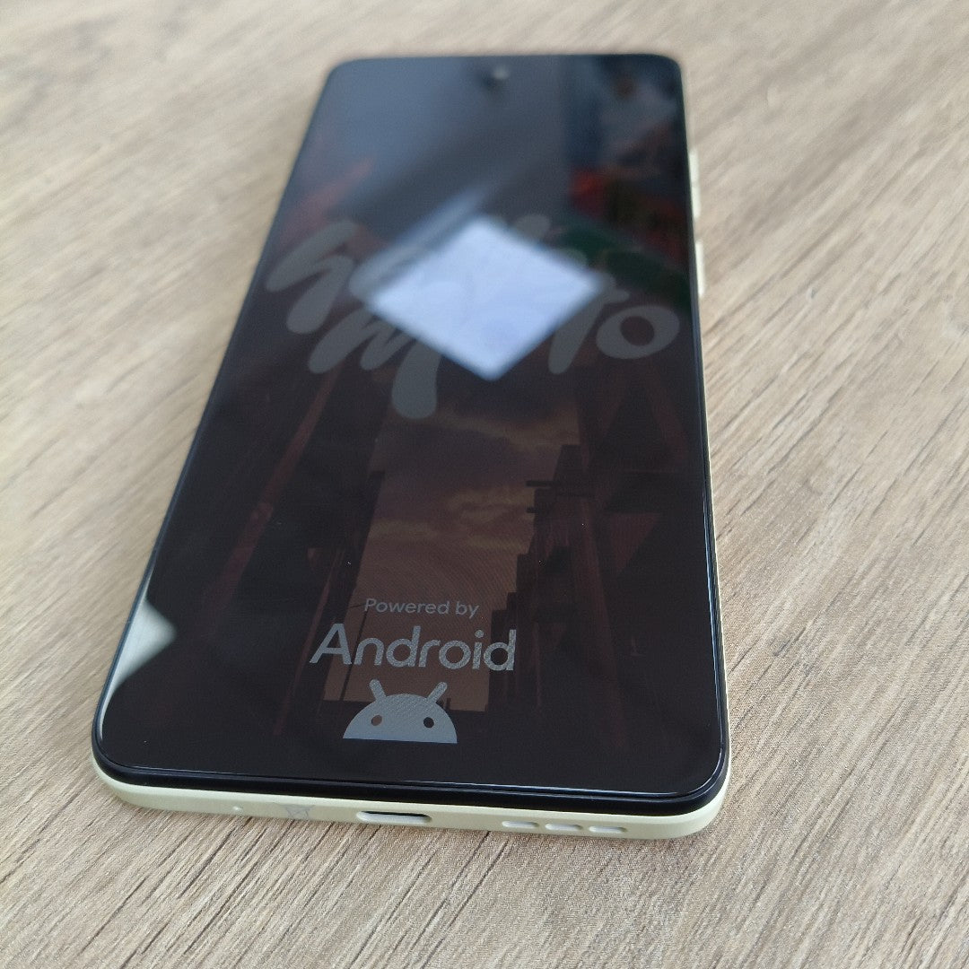 CELULAR MOTOROLA MOTO E14 XT2421-12 (2024) 64 GB 2 GB RAM (SEMINUEVO)
