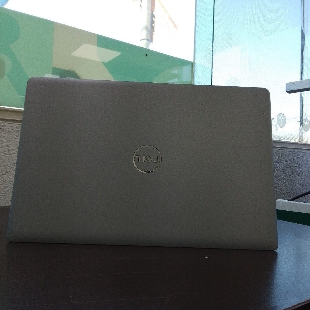 LAPTOP DELL LATITUDE 5540 (2023) 512 GB SSD 16 GB RAM (SEMINUEVO)