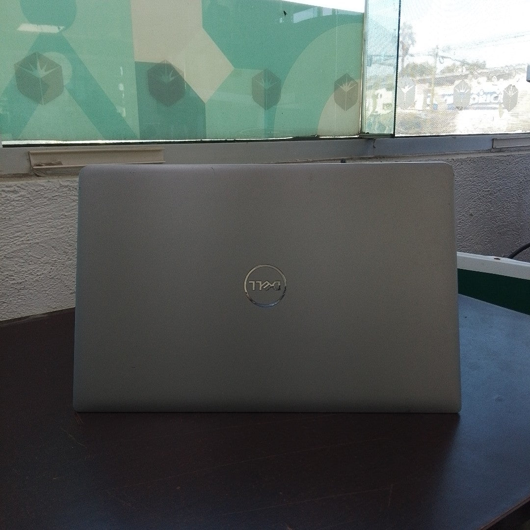 LAPTOP DELL LATITUDE 5550 (2024) 512 GB SSD 16 GB RAM (SEMINUEVO)