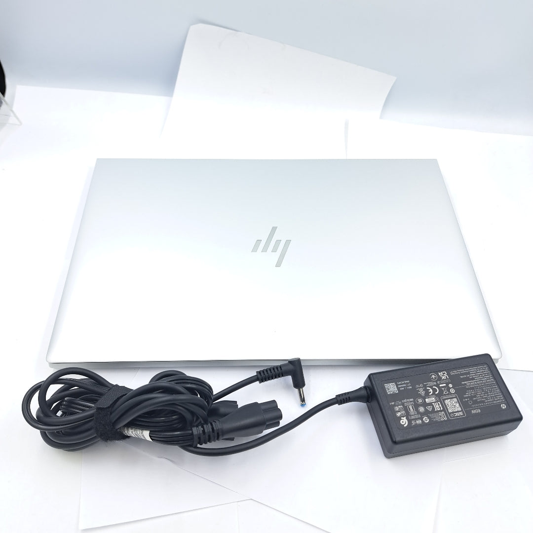 LAPTOP HP ELITEBOOK 840 G8 (2023) 256 GB SSD 16 GB RAM (SEMINUEVO)