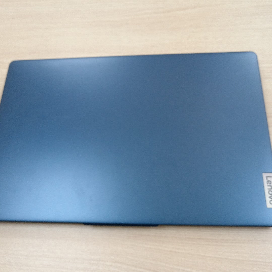 LAPTOP LENOVO IDEAPAD SLIM 3 15IRU8 (2024) 512 GB SSD 8 GB RAM (SEMINUEVO)