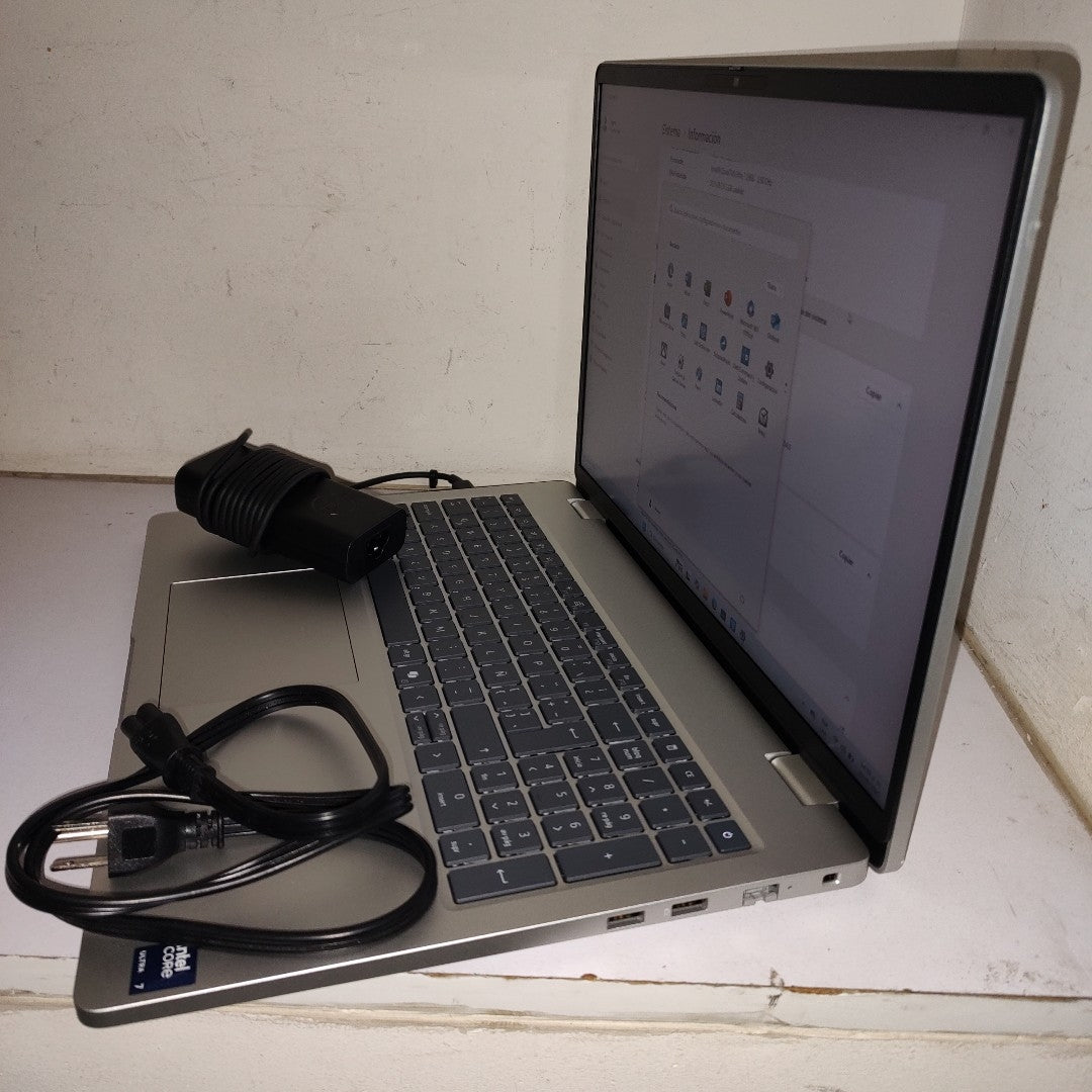 LAPTOP DELL PRO 16 (2025) 512 GB SSD 32 GB RAM (SEMINUEVO)