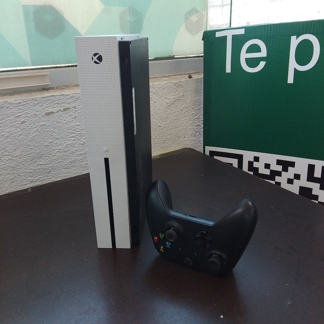 CONSOLA DE VIDEOJUEGO MICROSOFT XBOX ONE S 1 TB (SEMINUEVO)