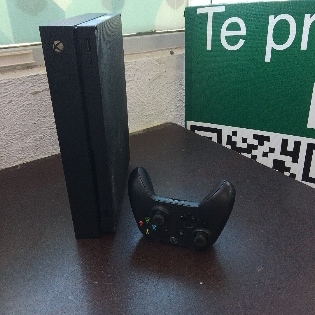 CONSOLA DE VIDEOJUEGO MICROSOFT XBOX ONE X 1 TB (SEMINUEVO)