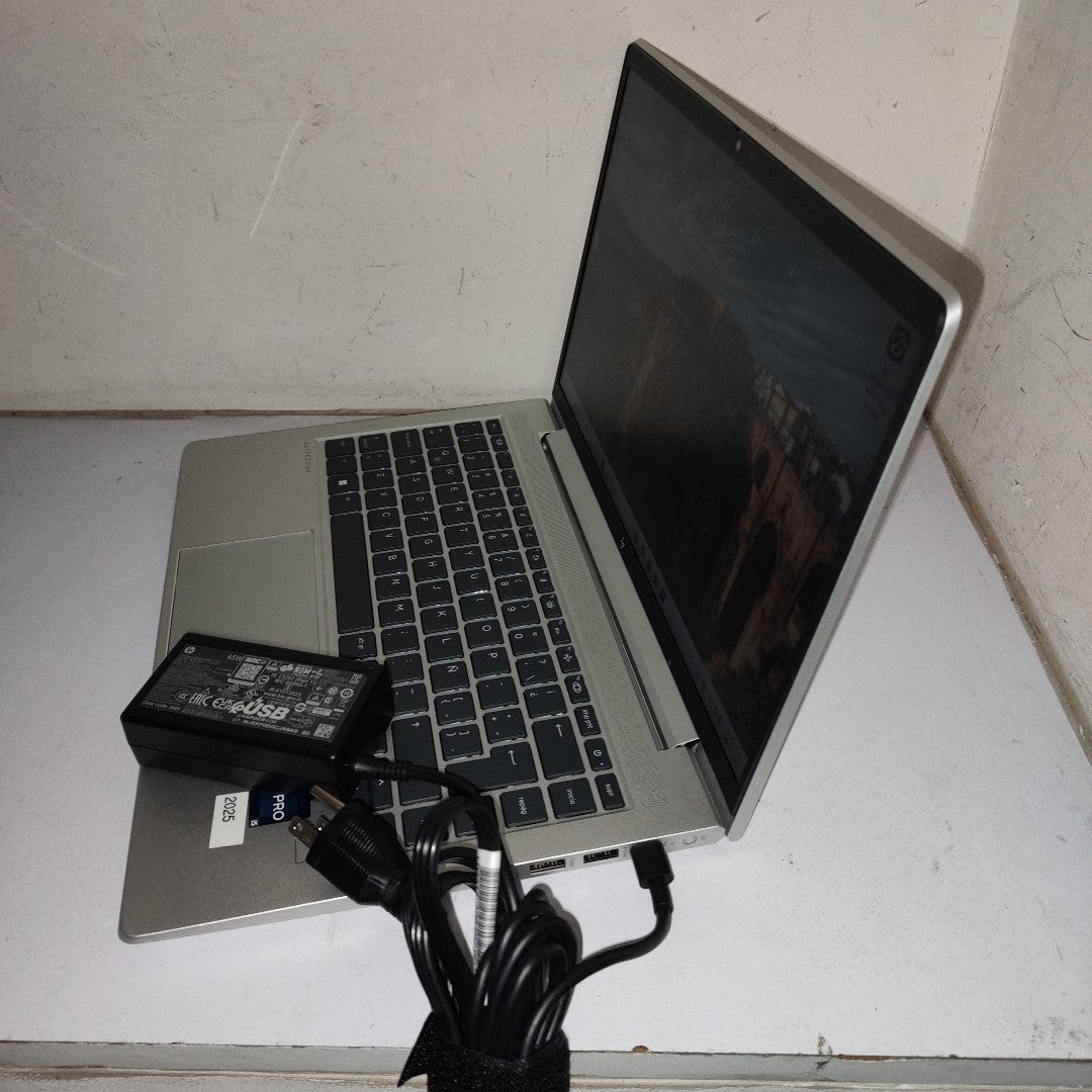 LAPTOP HP ELITEBOOK 640 G9 (2023) 256 GB SSD 16 GB RAM (SEMINUEVO)