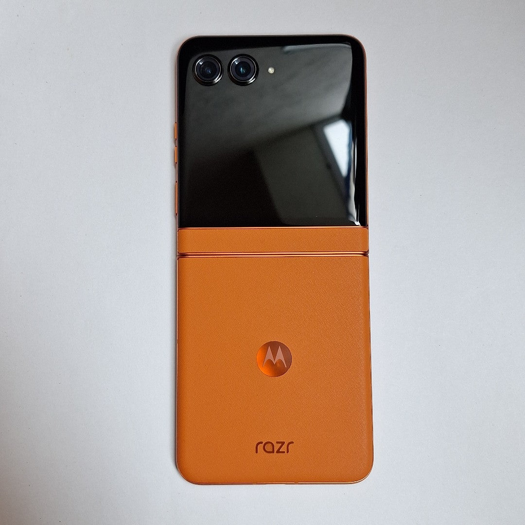 CELULAR MOTOROLA RAZR 50 5G XT2453-1 512 GB 12 GB RAM (SEMINUEVO)