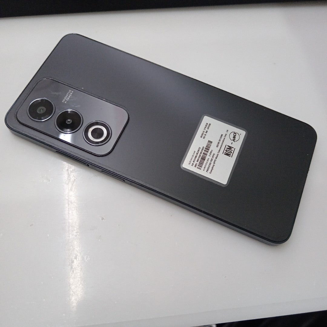 CELULAR OPPO  A80 5G CPH2639 (2024) 256 GB 8 GB RAM (SEMINUEVO)