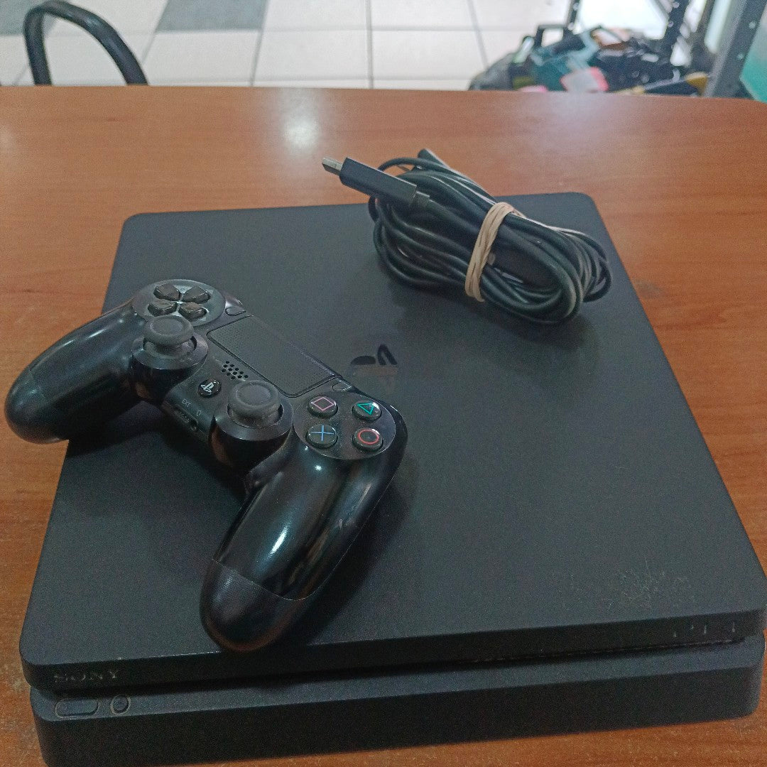 CONSOLA DE VIDEOJUEGO SONY PS4 SLIM 1 TB (SEMINUEVO)