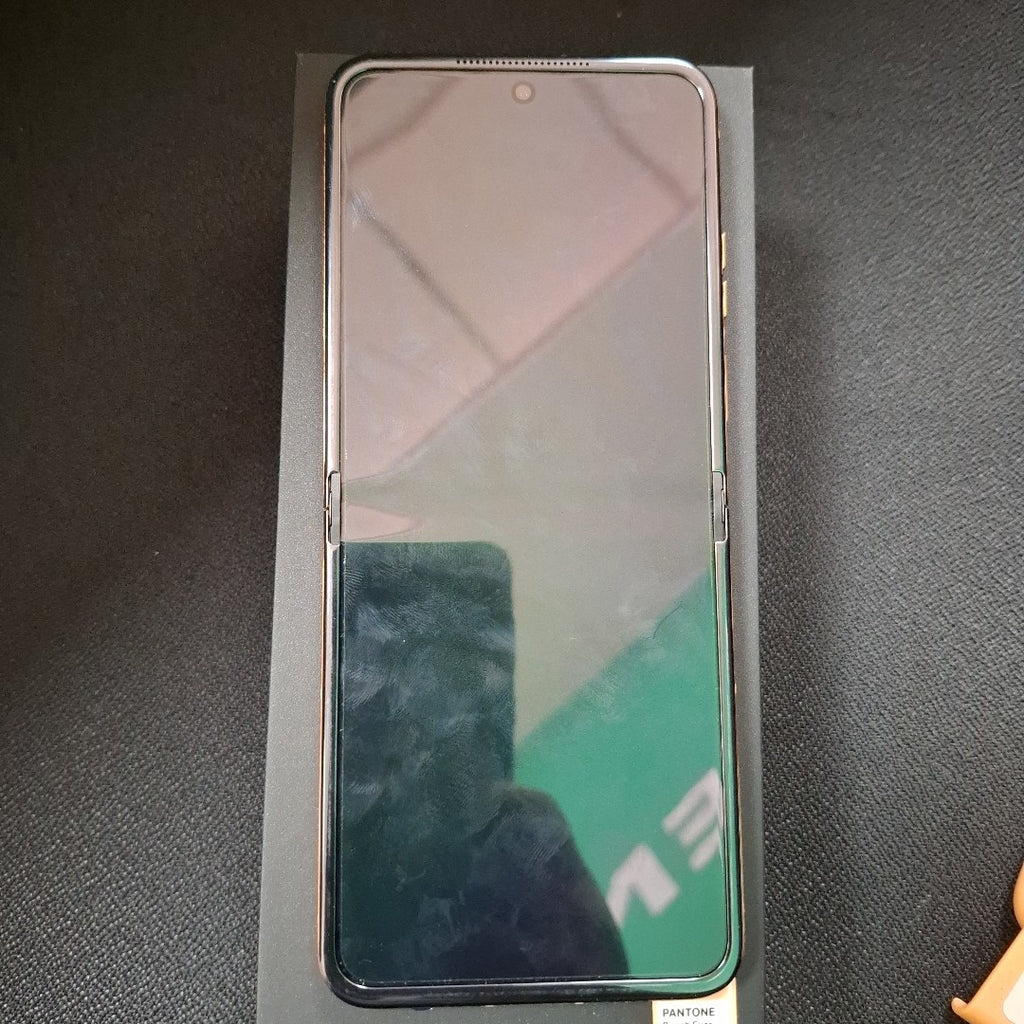 CELULAR MOTOROLA RAZR 50 5G XT2451-3 (2024) 512 GB 12 GB RAM (SEMINUEVO)