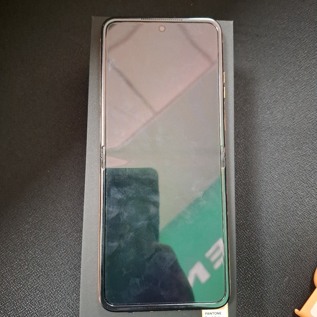CELULAR MOTOROLA RAZR 50 5G XT2451-3 (2024) 512 GB 12 GB RAM (SEMINUEVO)