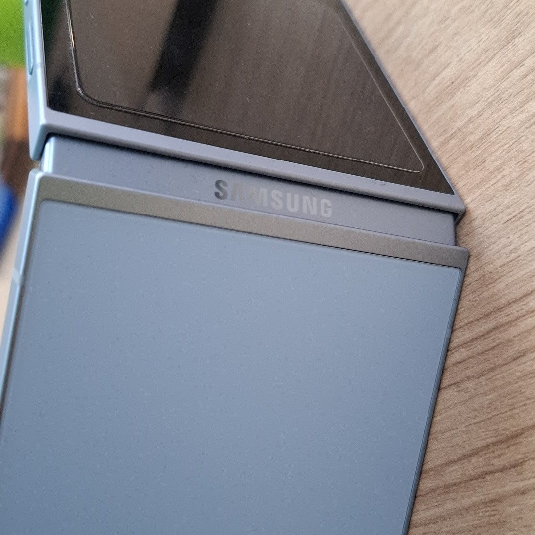 CELULAR SAMSUNG GALAXY Z FLIP 6 SM-F741B 256 GB 12 GB RAM (SEMINUEVO)