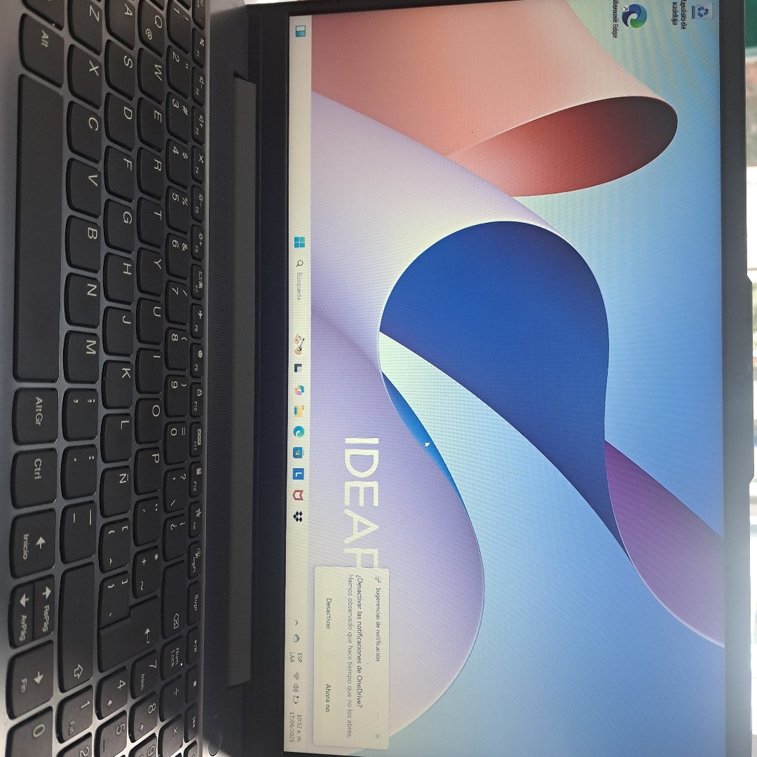 LAPTOP LENOVO IDEAPAD SLIM 3 15IAH8 (2023) 512 GB SSD 8 GB RAM (SEMINUEVO)