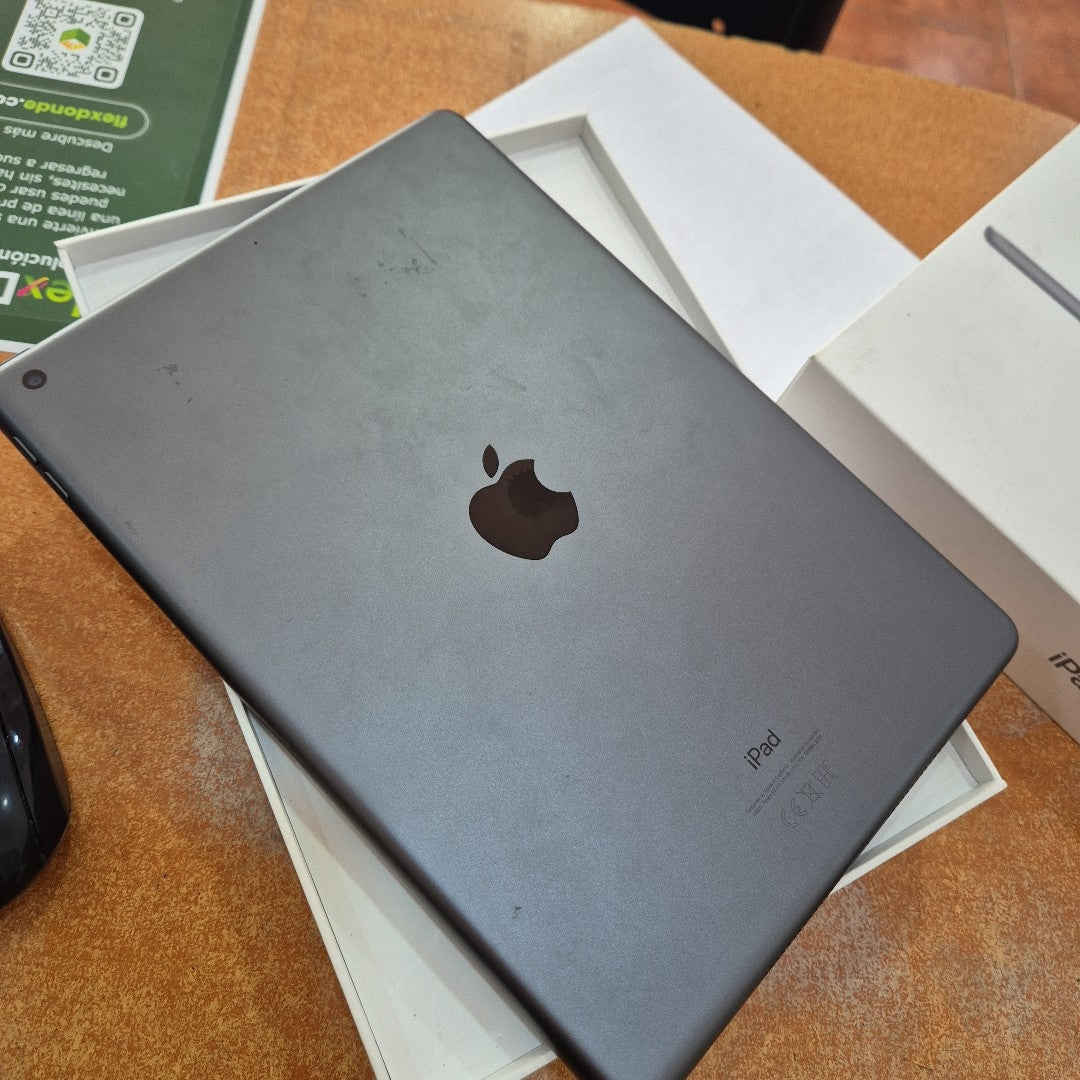 TABLETA APPLE IPAD 9 A2602 256 GB 3 GB RAM (SEMINUEVO)