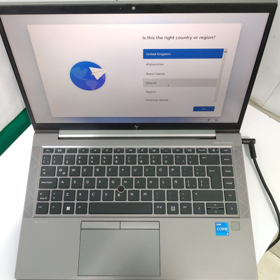 LAPTOP HP ZBOOK FIREFLY 14 G8 (2022) 512 GB SSD 16 GB RAM (SEMINUEVO)