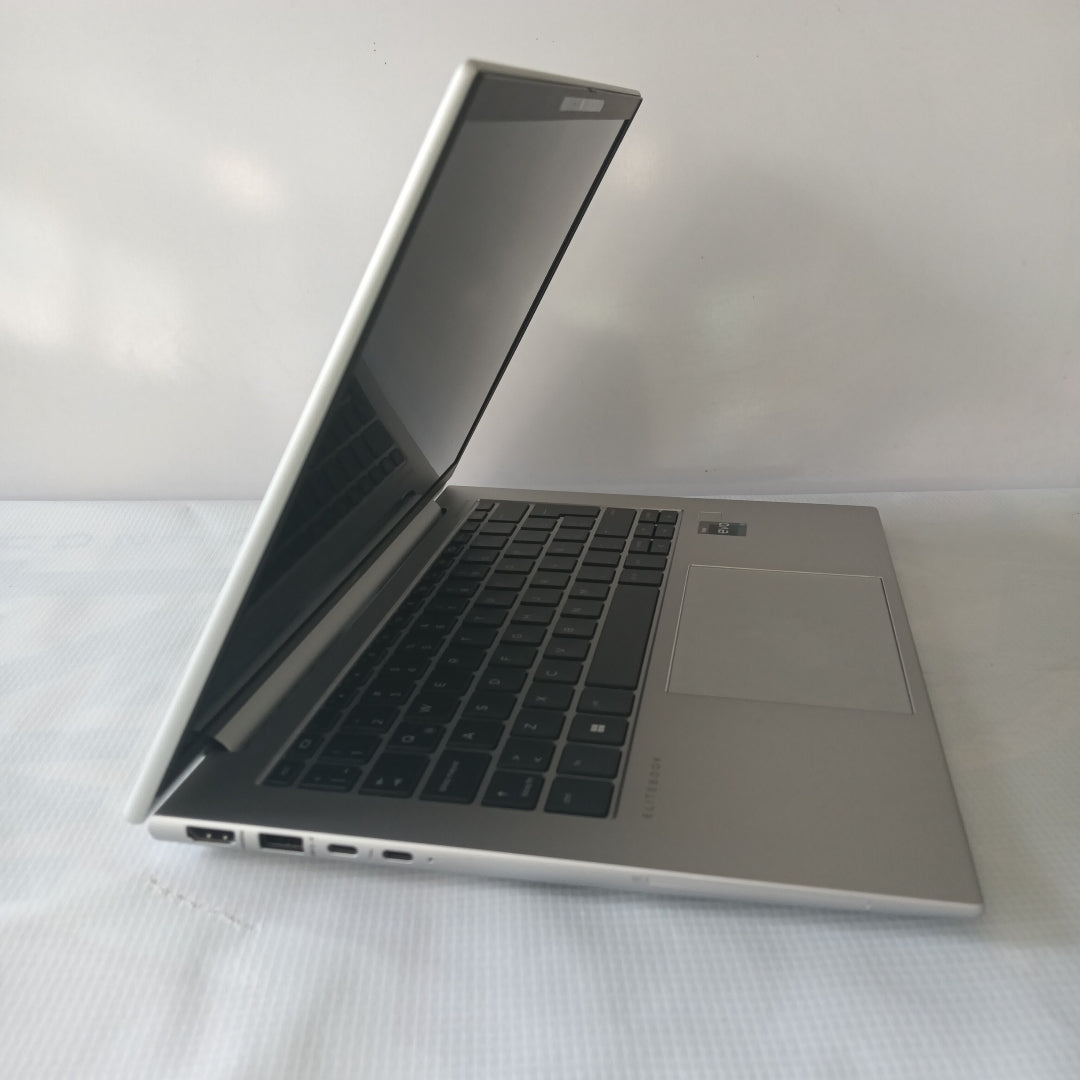 LAPTOP HP ELITEBOOK 840 G9 (2024) 256 GB SSD 16 GB RAM (SEMINUEVO)