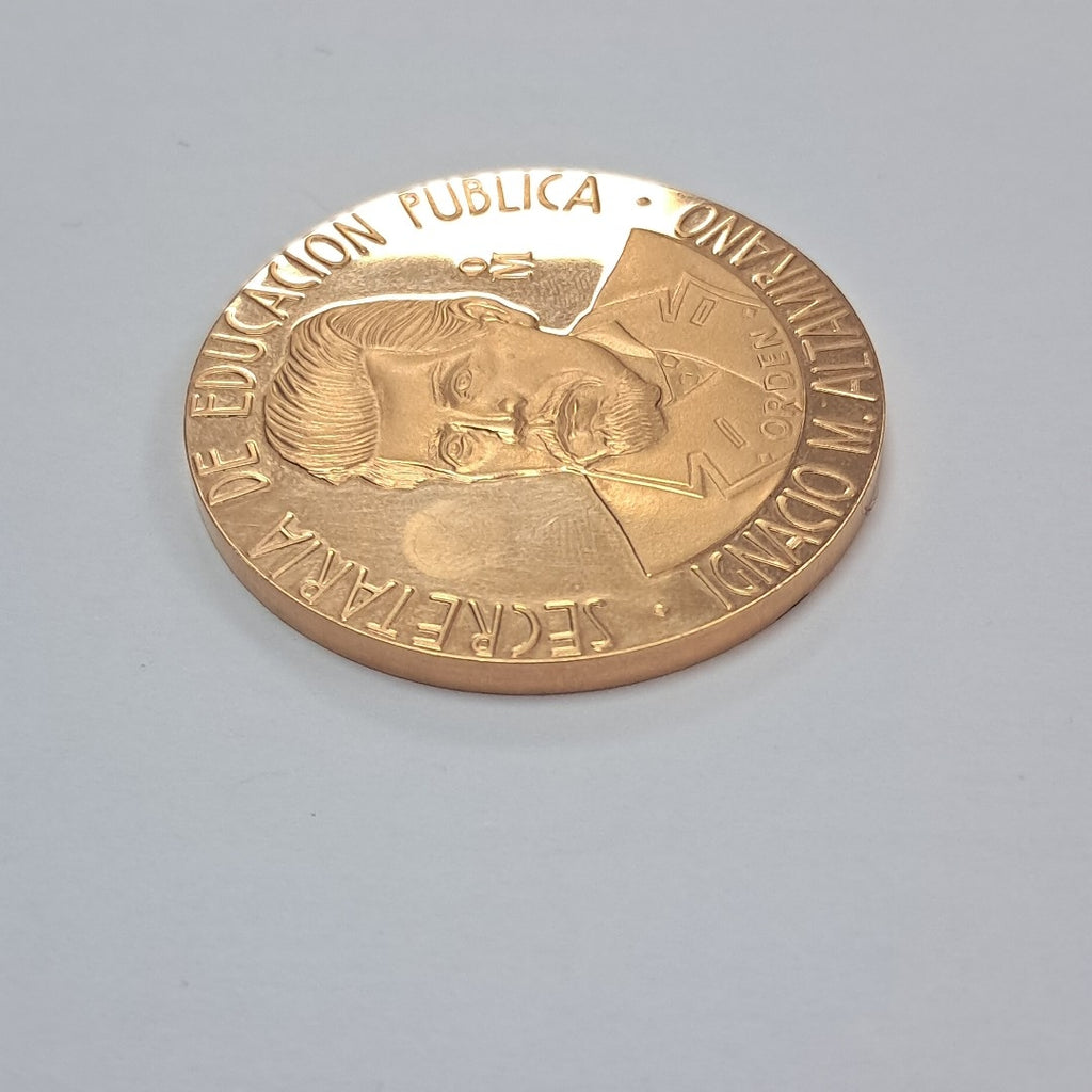 MEDALLA CONMEMORATIVA ORO 21 K 42,00 GRMS (SEMINUEVO)