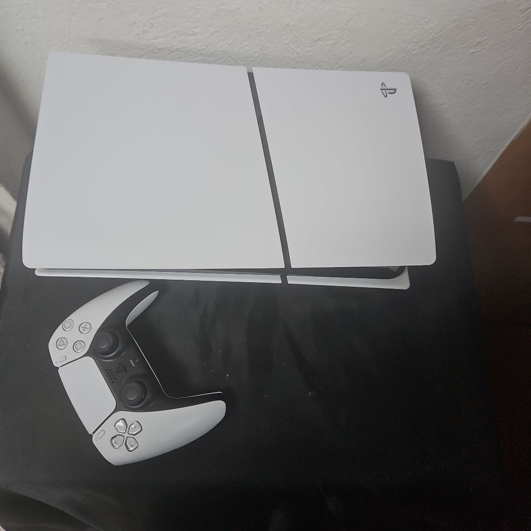 CONSOLA DE VIDEOJUEGO SONY PS5 825 SSD (SEMINUEVO)