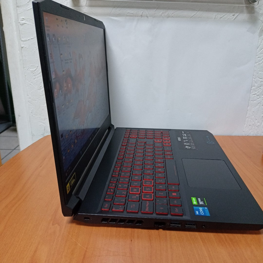 LAPTOP ACER NITRO 5 AN515-57-520T (2021) 1 TB + 256 GB SSD 8 GB RAM (SEMINUEVO)