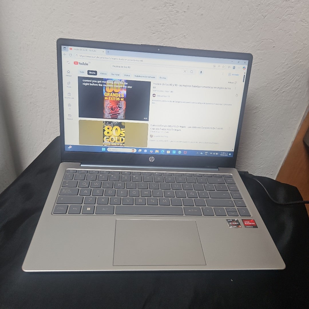 LAPTOP HP 14-EM0001LA (2023) 256 GB SSD 8 GB RAM (SEMINUEVO)