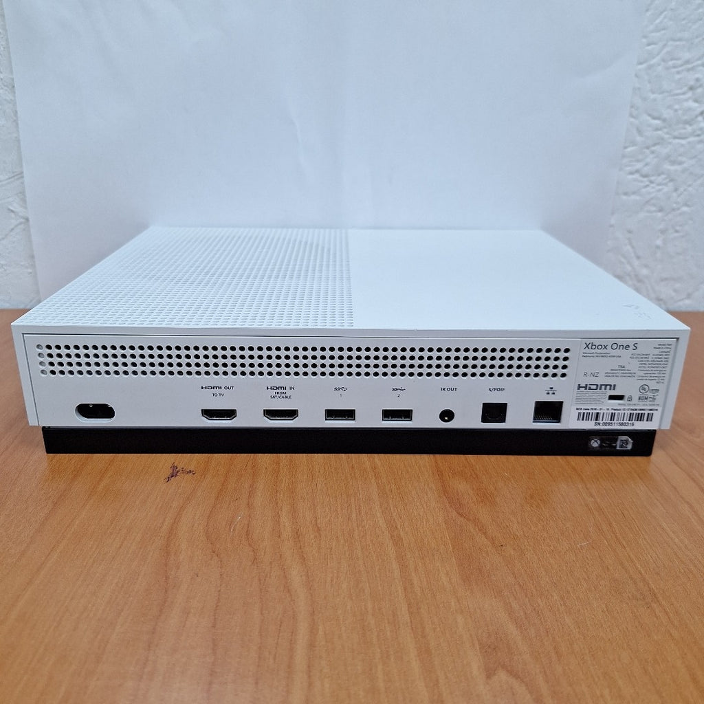 CONSOLA DE VIDEOJUEGO MICROSOFT XBOX ONE S 1 TB (SEMINUEVO)