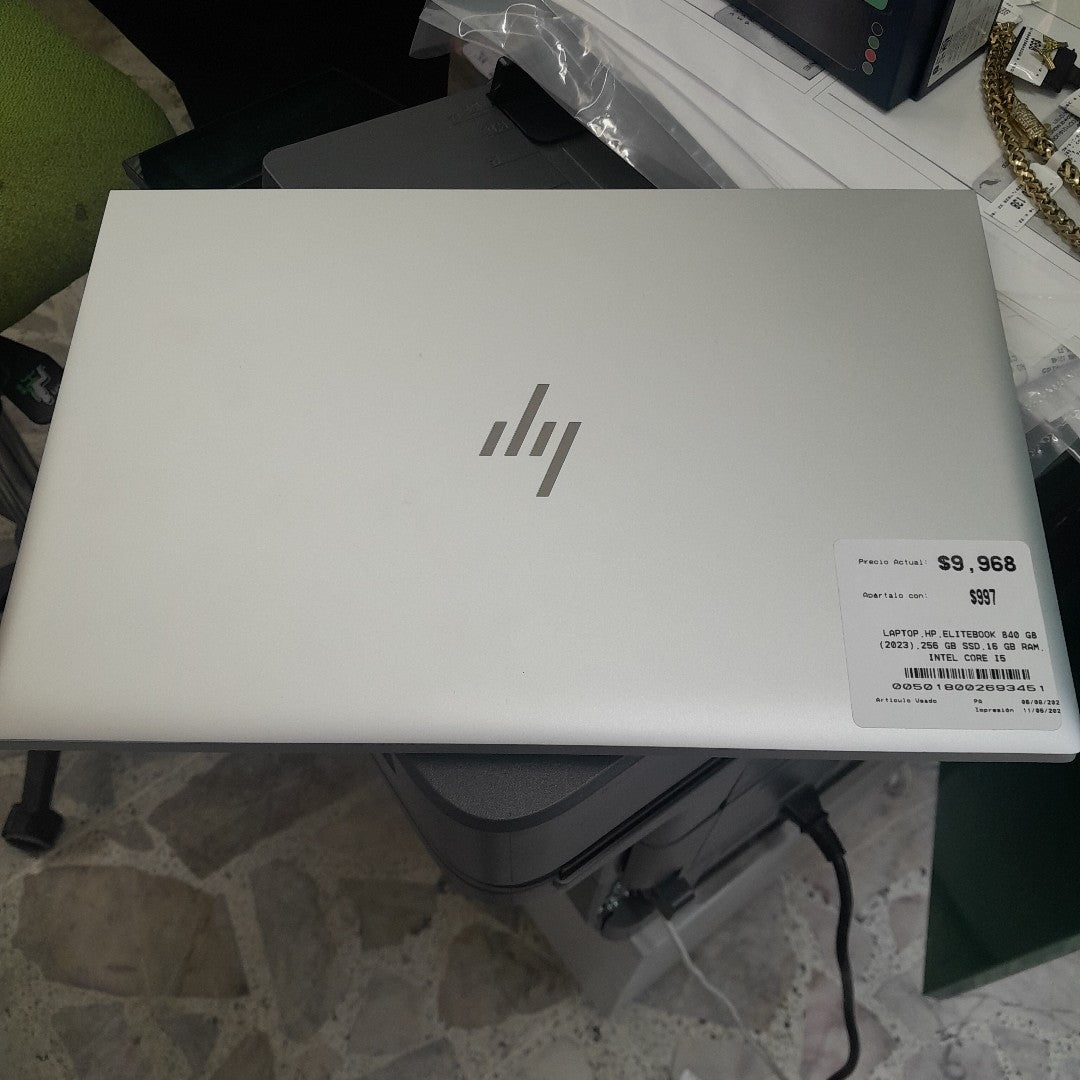 LAPTOP HP ELITEBOOK 840 G8 (2023) 256 GB SSD 16 GB RAM (SEMINUEVO)