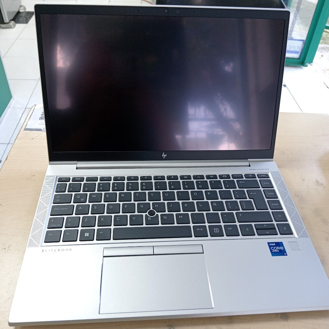 LAPTOP HP ELITEBOOK 840 G8 (2023) 256 GB SSD 16 GB RAM (SEMINUEVO)