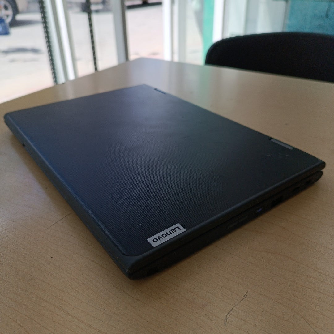 LAPTOP LENOVO 300E 2ND GEN (2023) 128 GB SSD 4 GB RAM (SEMINUEVO)