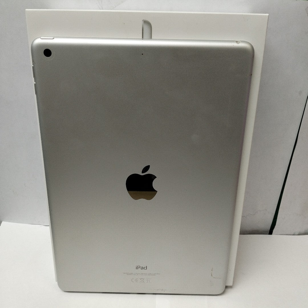 TABLETA APPLE IPAD 9 A2602 64 GB 3 GB RAM (SEMINUEVO)