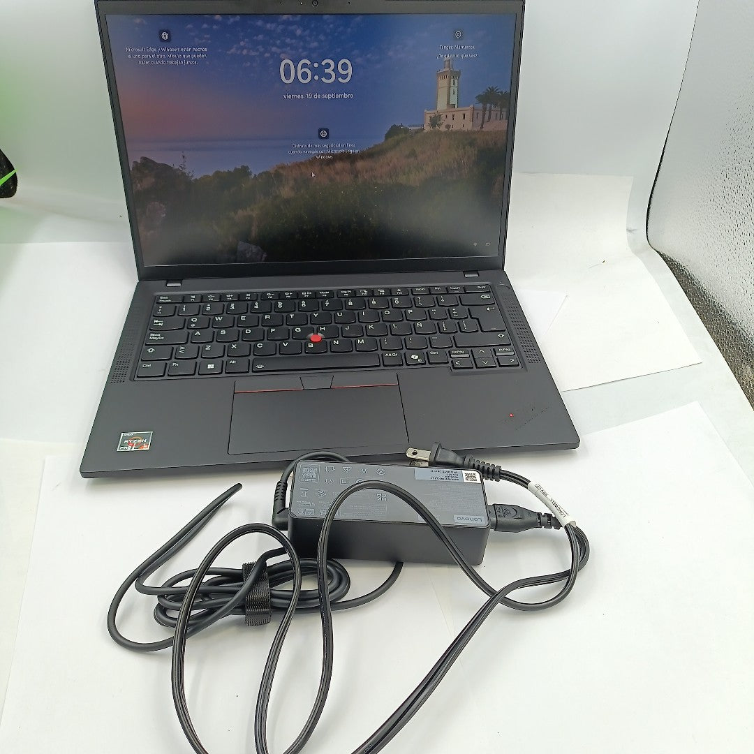 LAPTOP LENOVO THINKPAD T14  GEN 5 (2025) 256 GB SSD 16 GB RAM (SEMINUEVO)