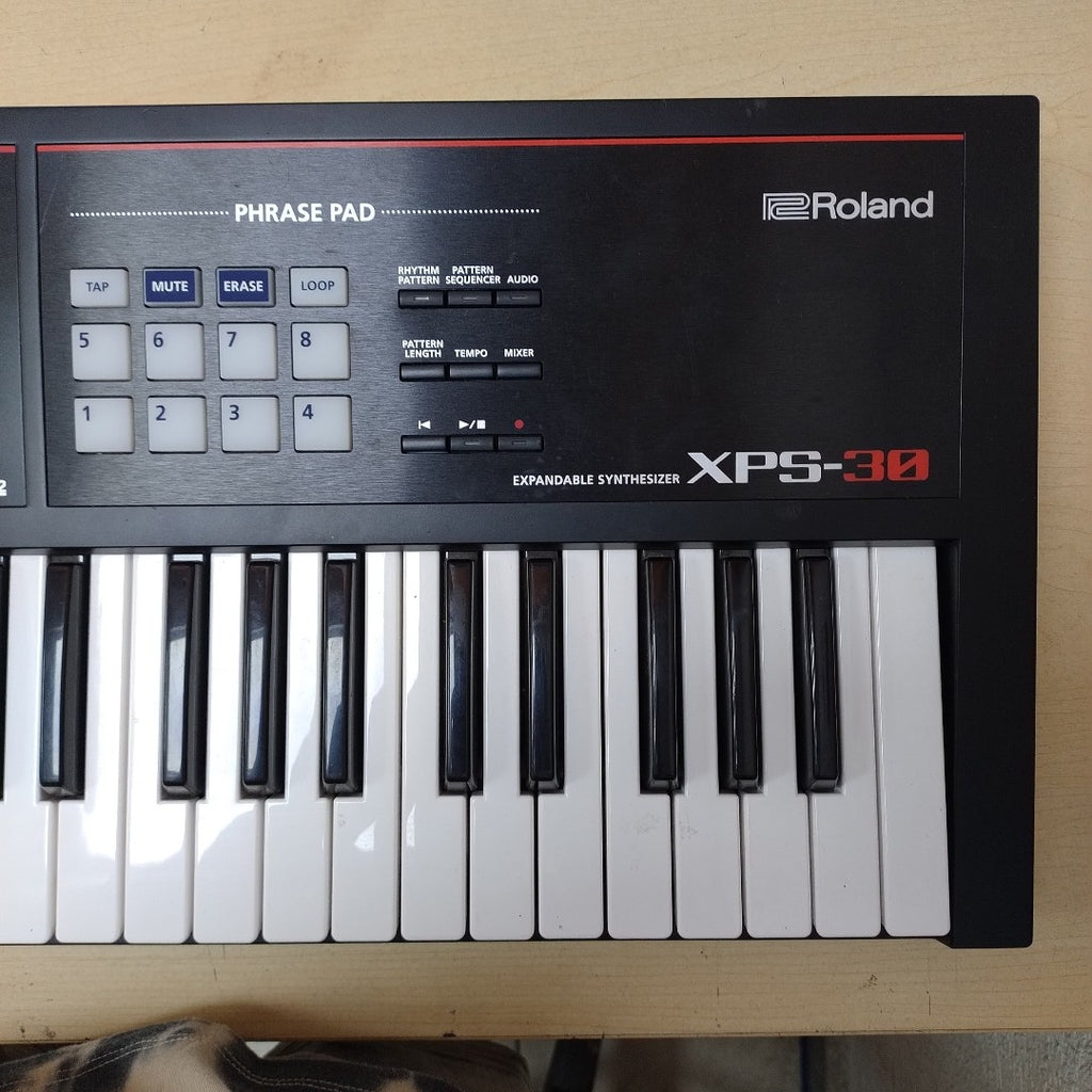 TECLADO ROLAND XPS-30 61 TECLAS PANTALLA LCD (SEMINUEVO)
