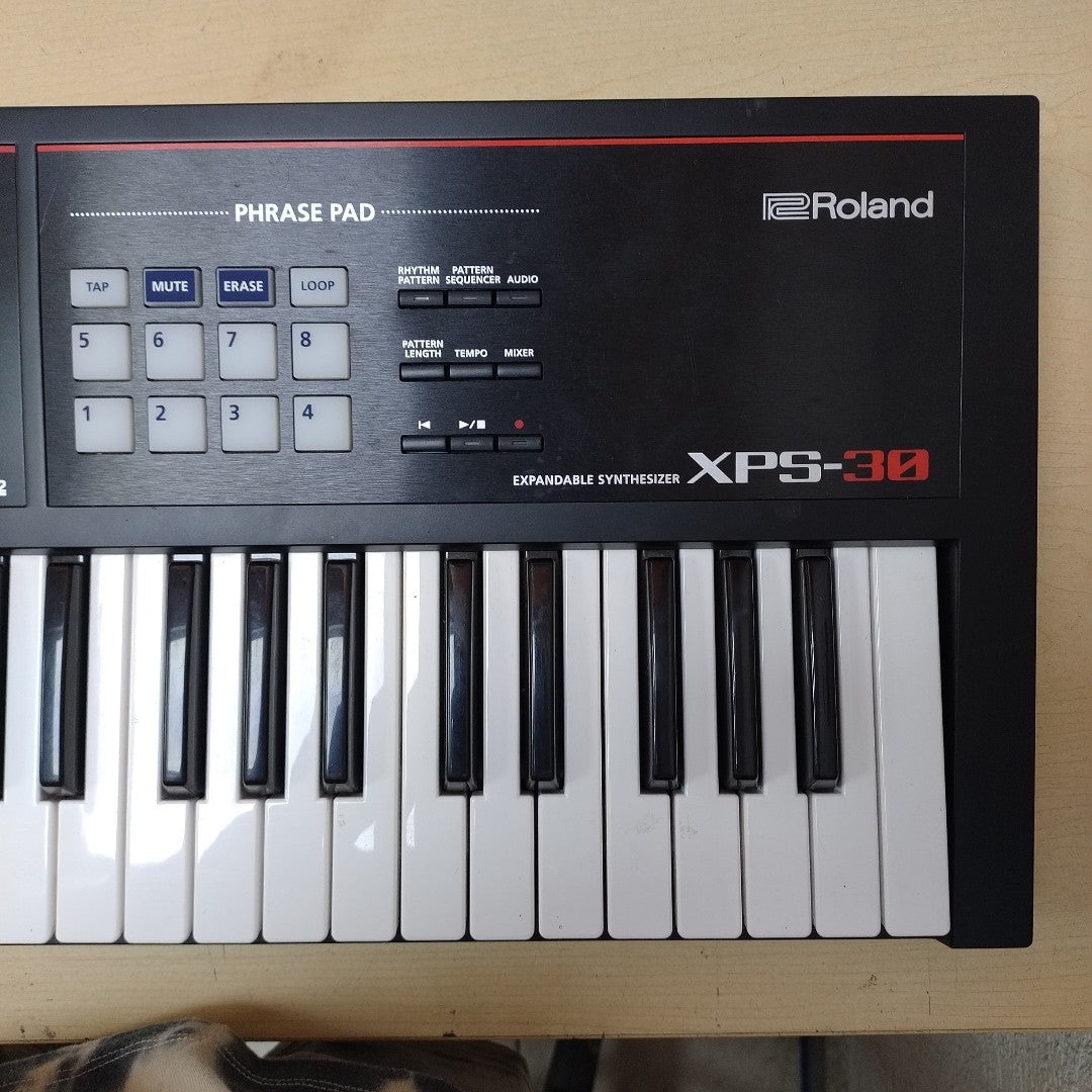 TECLADO ROLAND XPS-30 61 TECLAS PANTALLA LCD (SEMINUEVO)