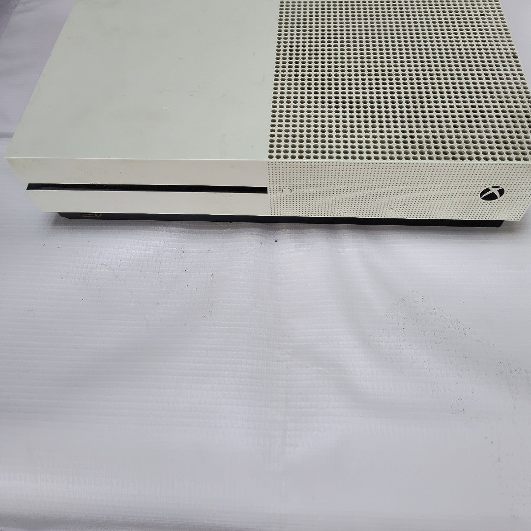 CONSOLA DE VIDEOJUEGO MICROSOFT XBOX ONE S 1 TB (SEMINUEVO)
