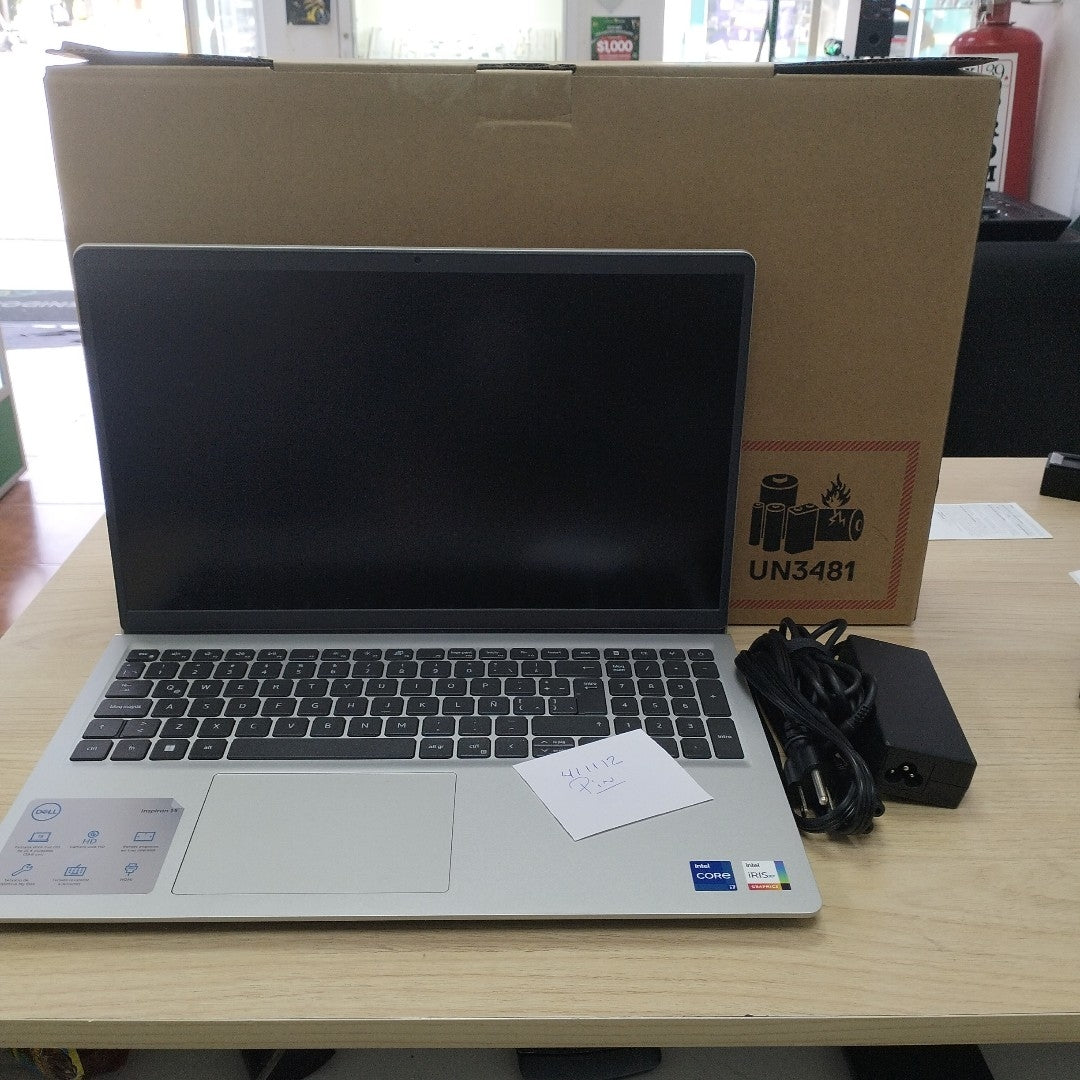 LAPTOP DELL INSPIRON 15 3520 (2024) 512 GB SSD 16 GB RAM (SEMINUEVO)