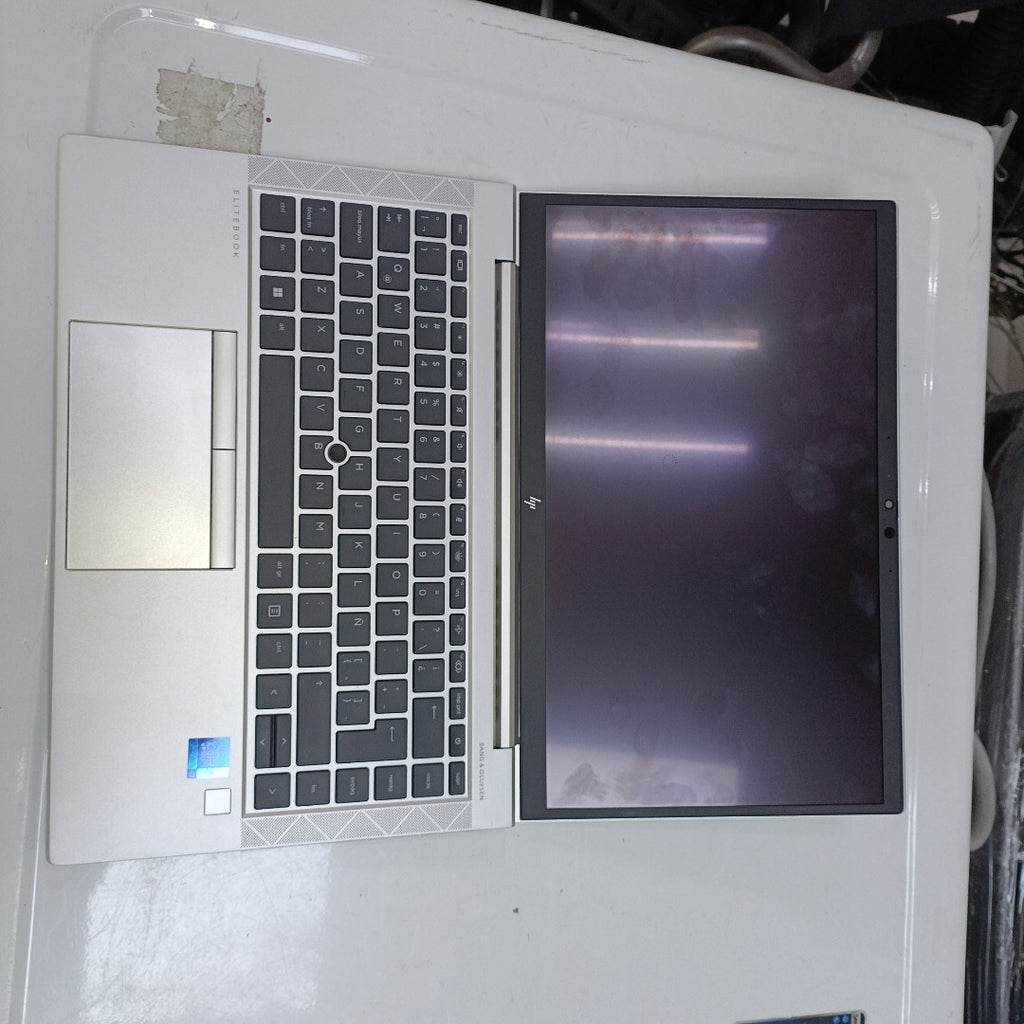 LAPTOP HP ELITEBOOK 840 G8 (2023) 256 GB SSD 16 GB RAM (SEMINUEVO)