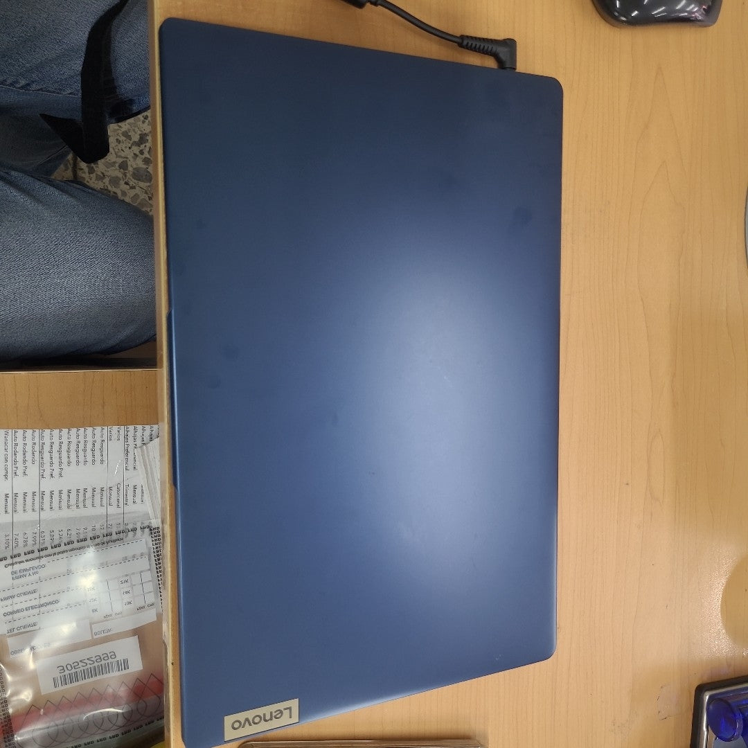 LAPTOP LENOVO IDEAPAD SLIM 3 15IAN8 (2023) 256 GB SSD 8 GB RAM (SEMINUEVO)