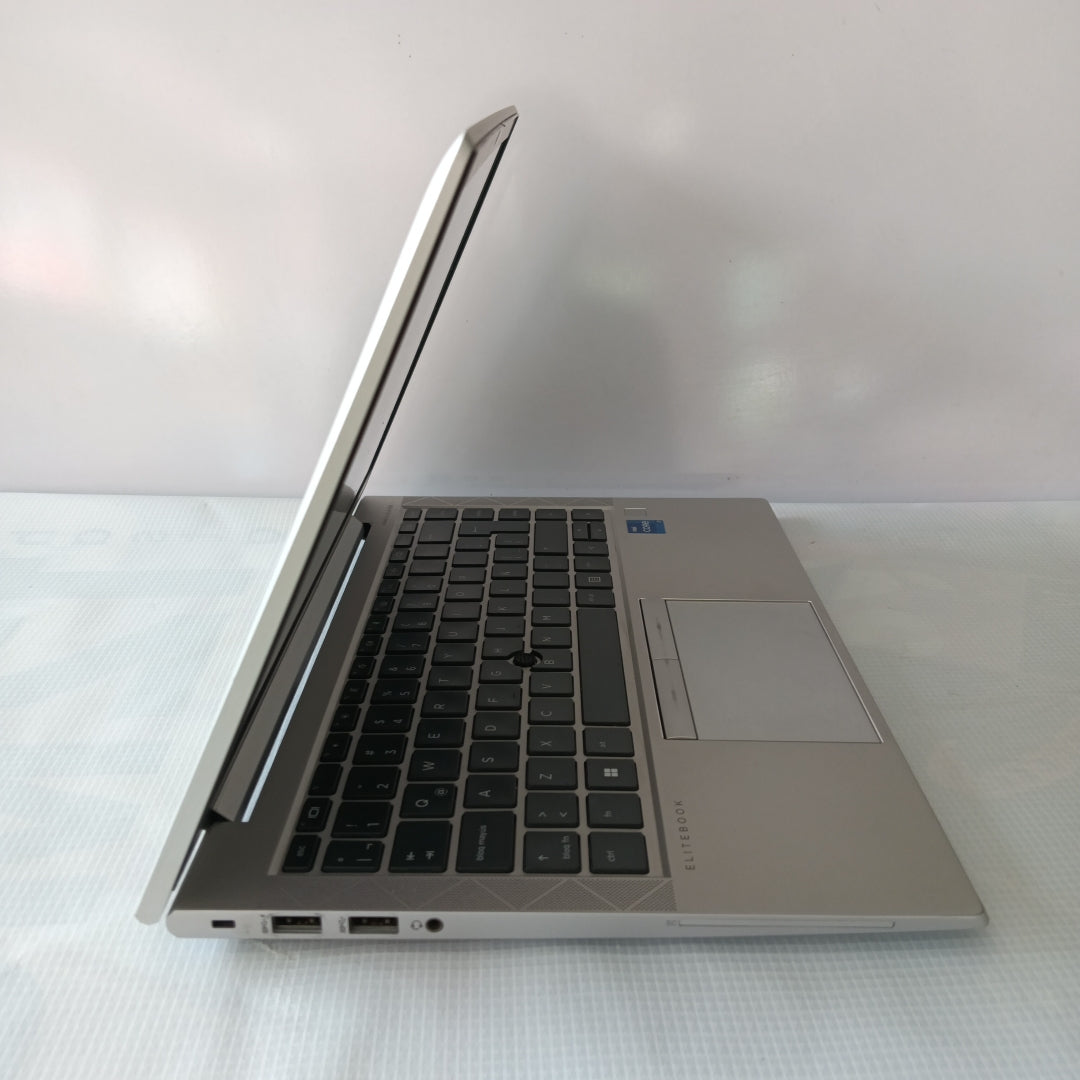 LAPTOP HP ELITEBOOK 840 G8 (2023) 256 GB SSD 16 GB RAM (SEMINUEVO)