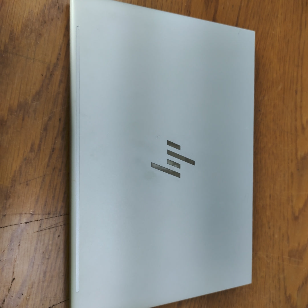 LAPTOP HP ELITEBOOK 840 G9 (2024) 512 GB SSD 32 GB RAM (SEMINUEVO)