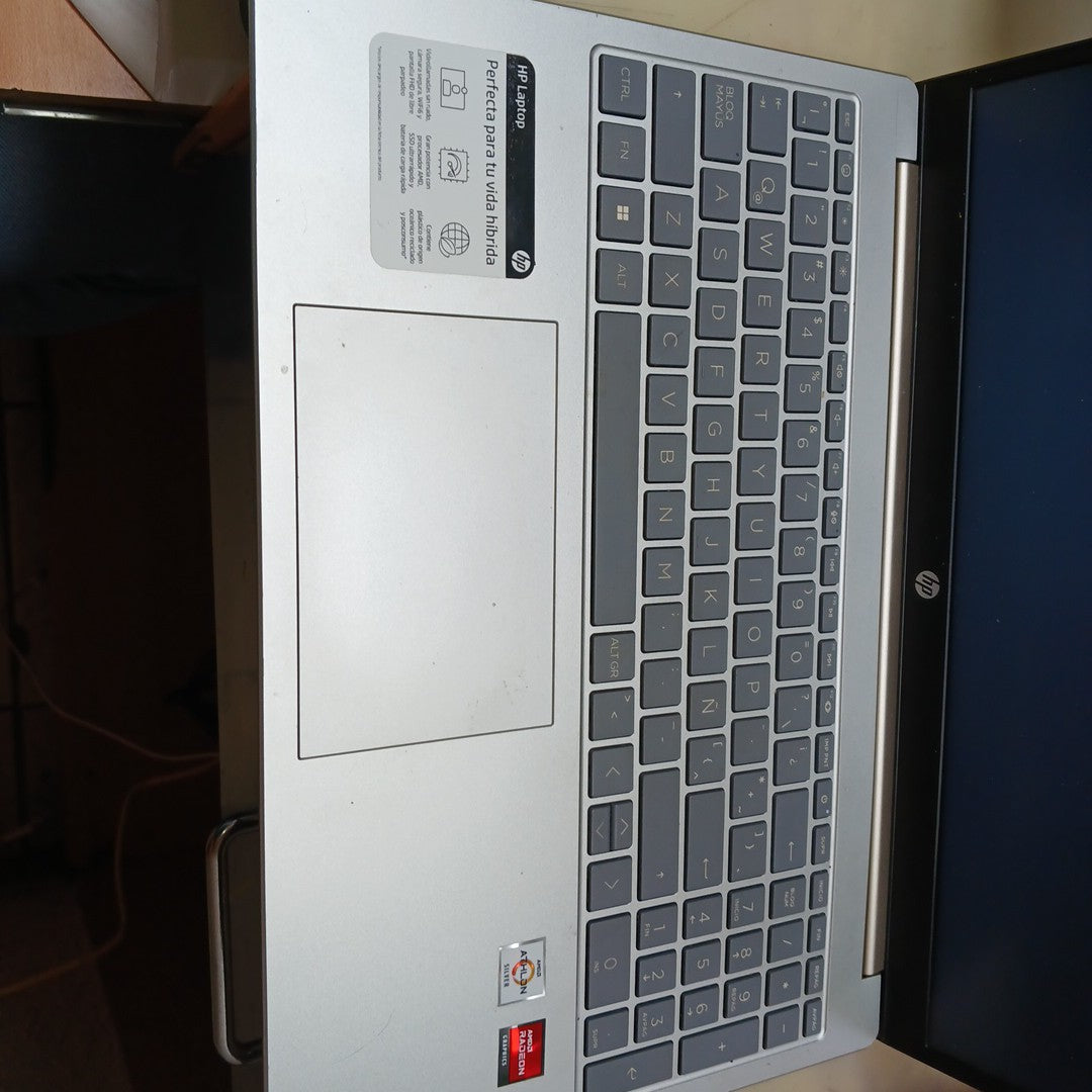 LAPTOP HP 15-FC0003LA (2023) 256 GB SSD 8 GB RAM (SEMINUEVO)