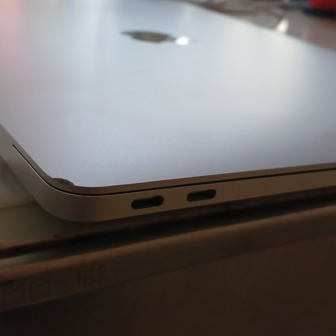 LAPTOP APPLE MACBOOK AIR 13" 2020 3.2 A2337 256 GB SSD 8 GB RAM (SEMINUEVO)
