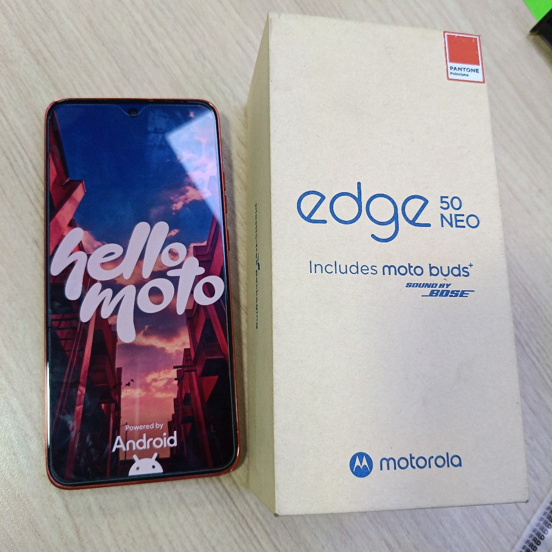 CELULAR MOTOROLA EDGE 50 NEO XT2409-2 (2024) 256 GB 8 GB RAM (SEMINUEVO)
